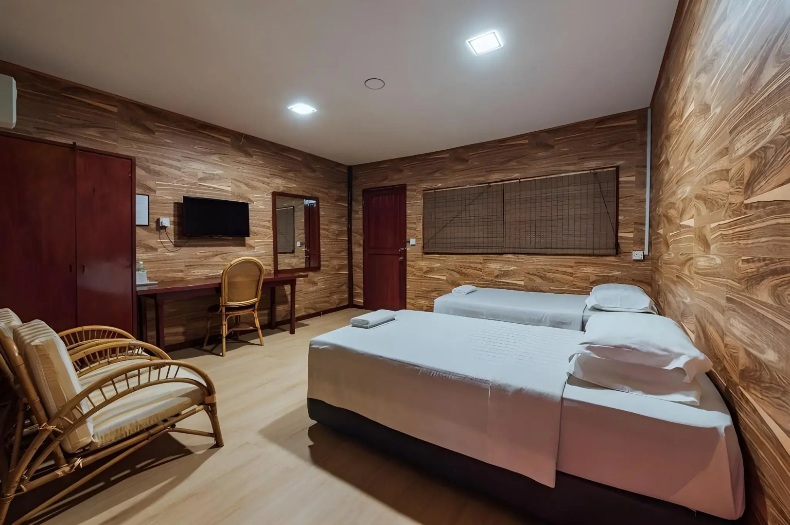 Dragon Inn Floating Resort