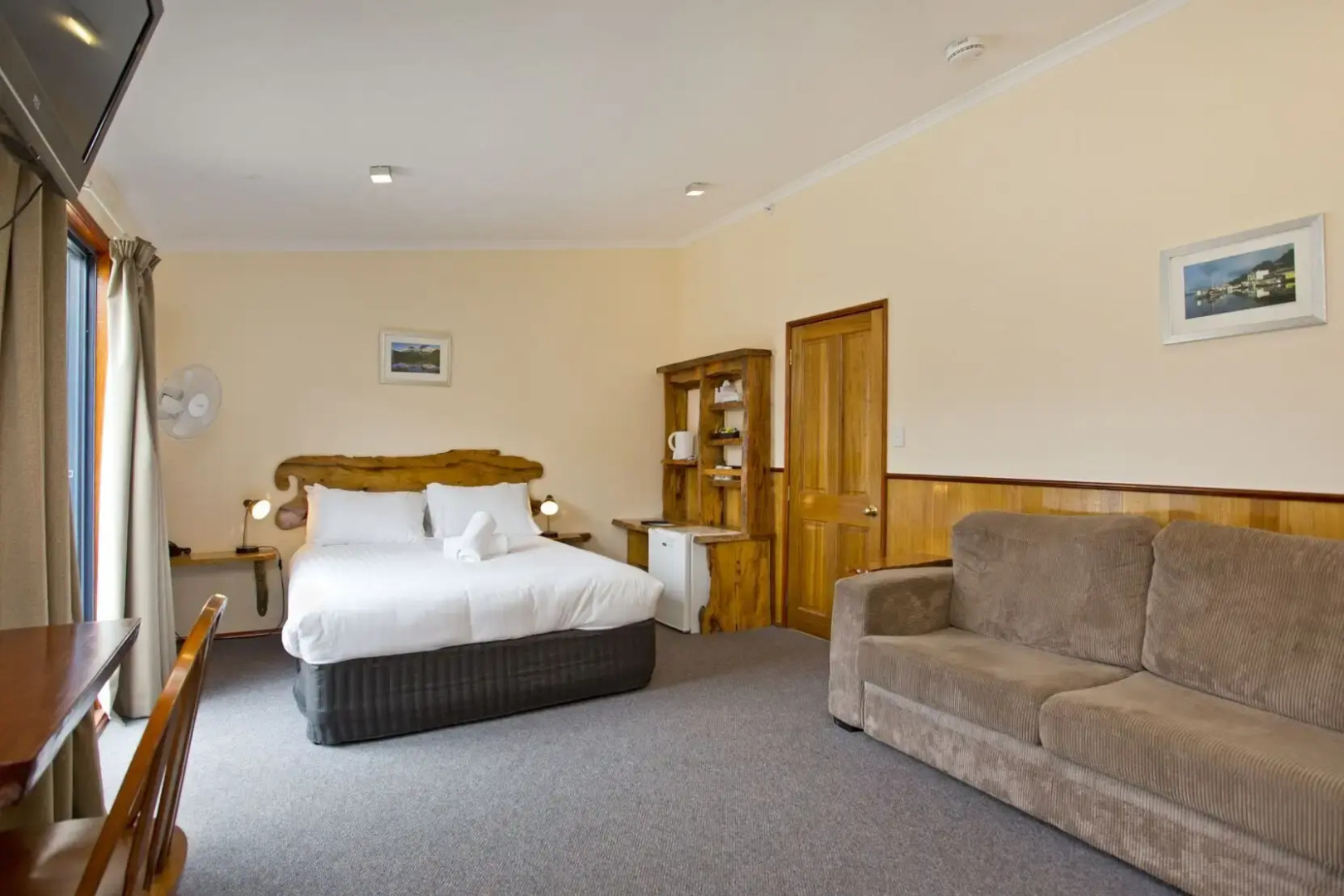 Tullah Lakeside Lodge