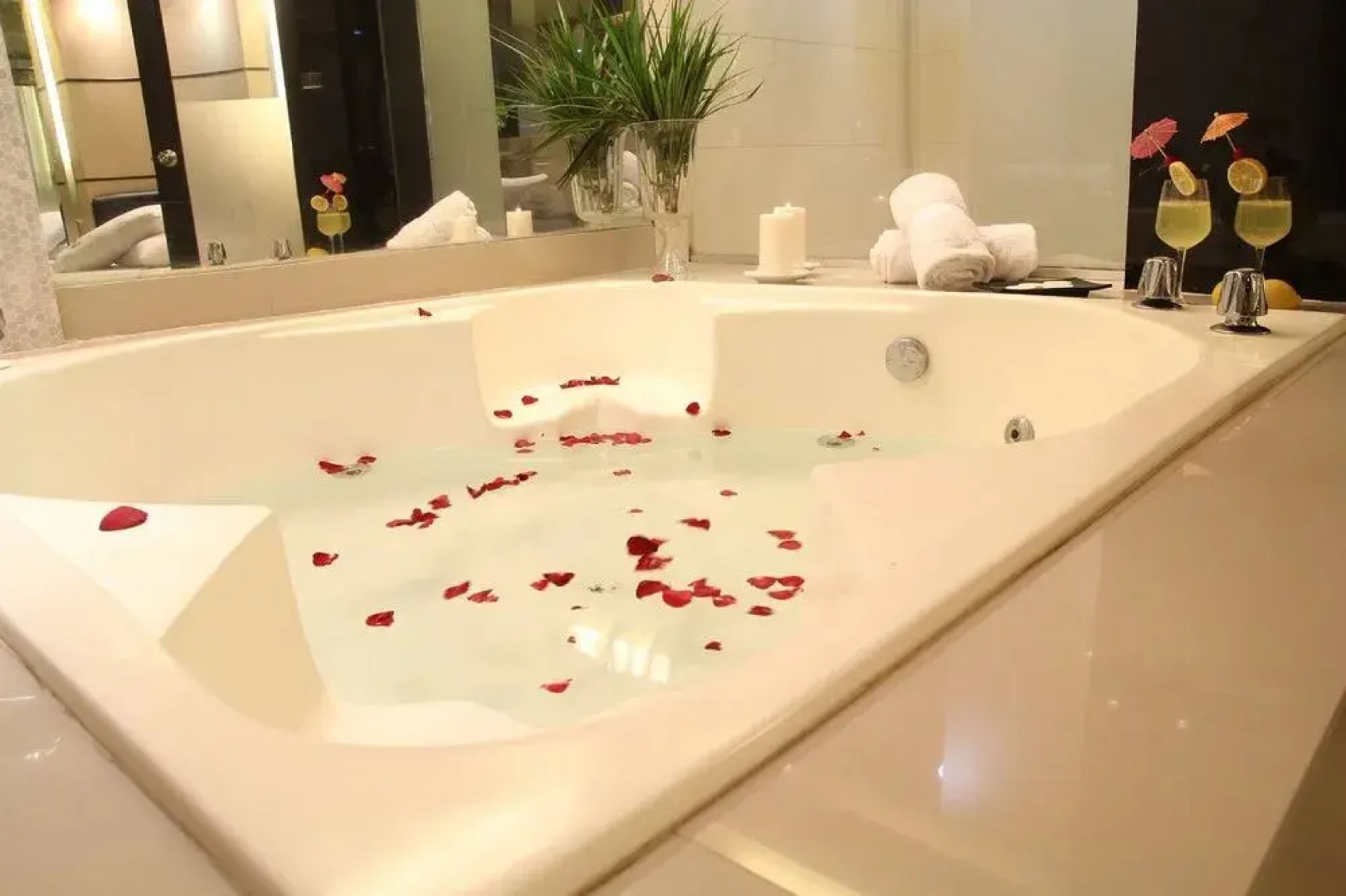 One Serenata Hotel Bacao