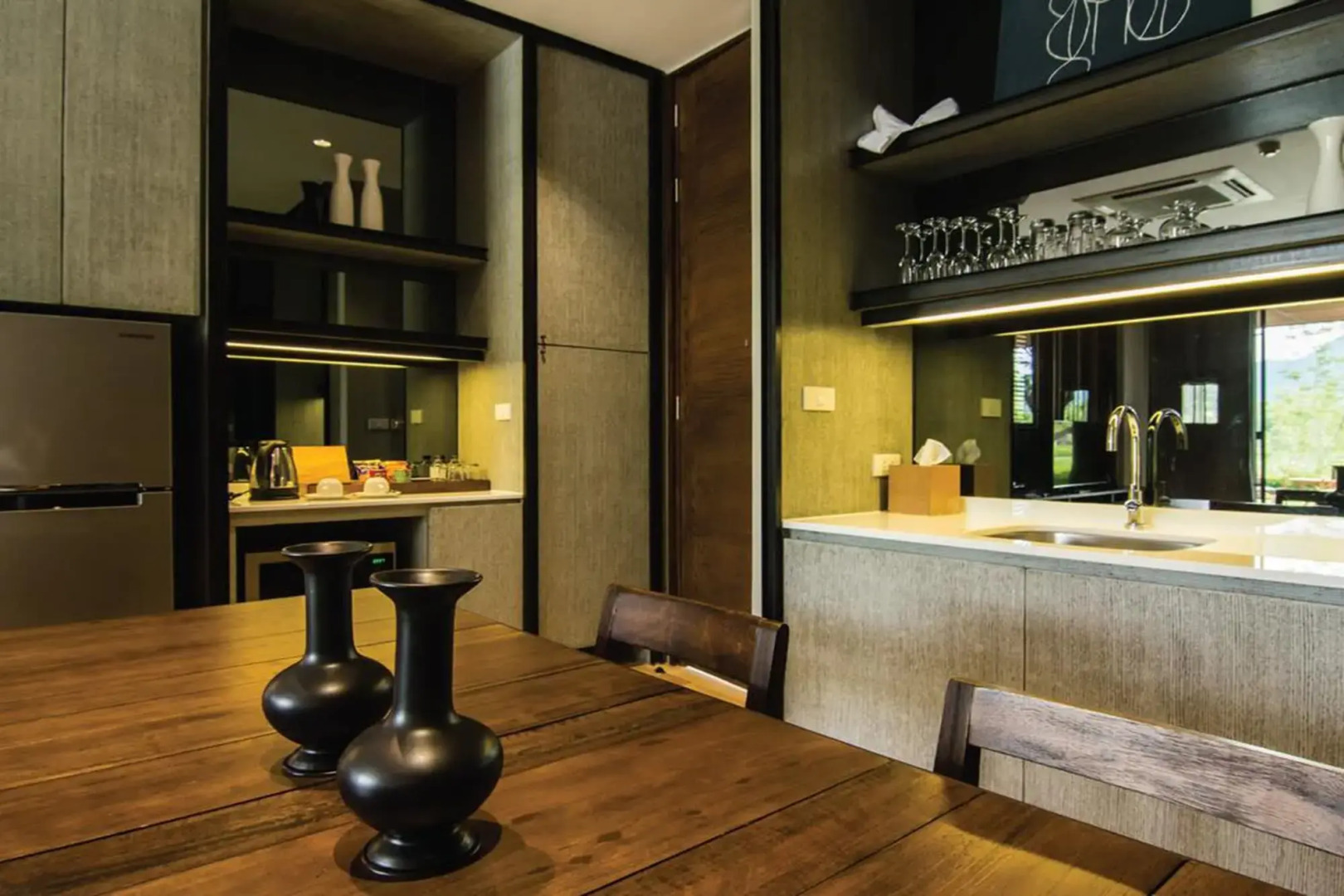 atta Lakeside Resort Suite