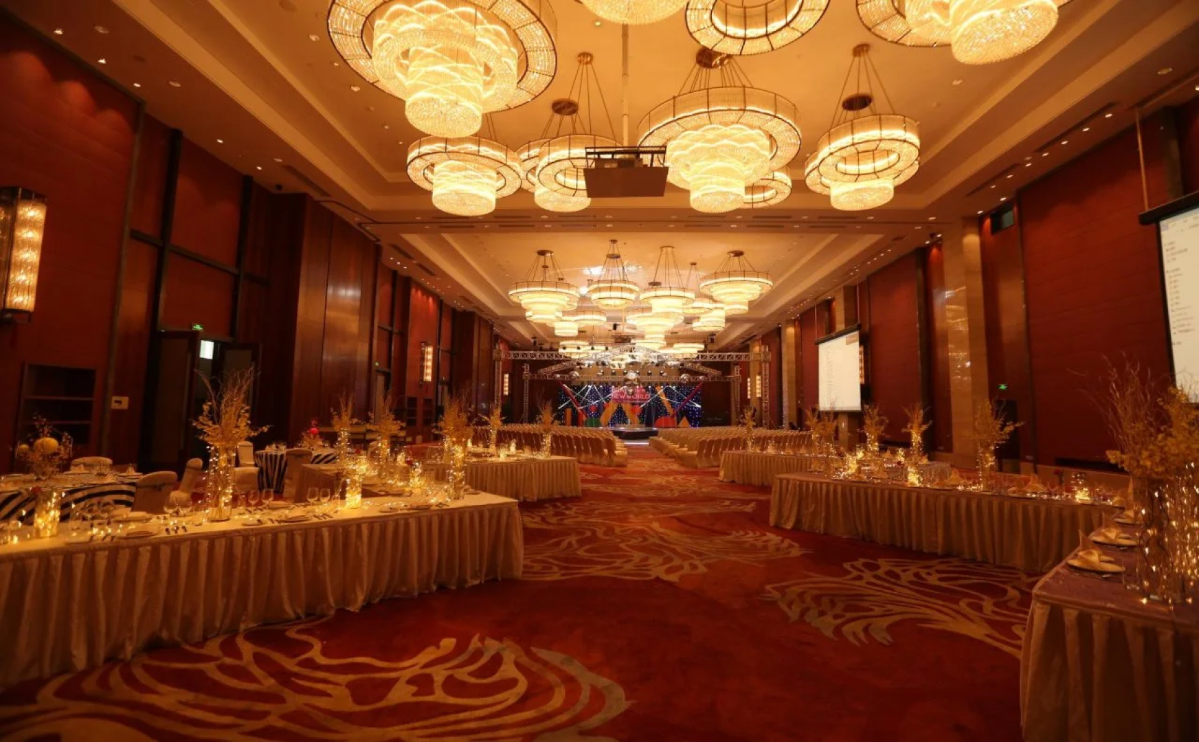 HUALUXE Hotels & Resorts Yangjiang City Center by IHG