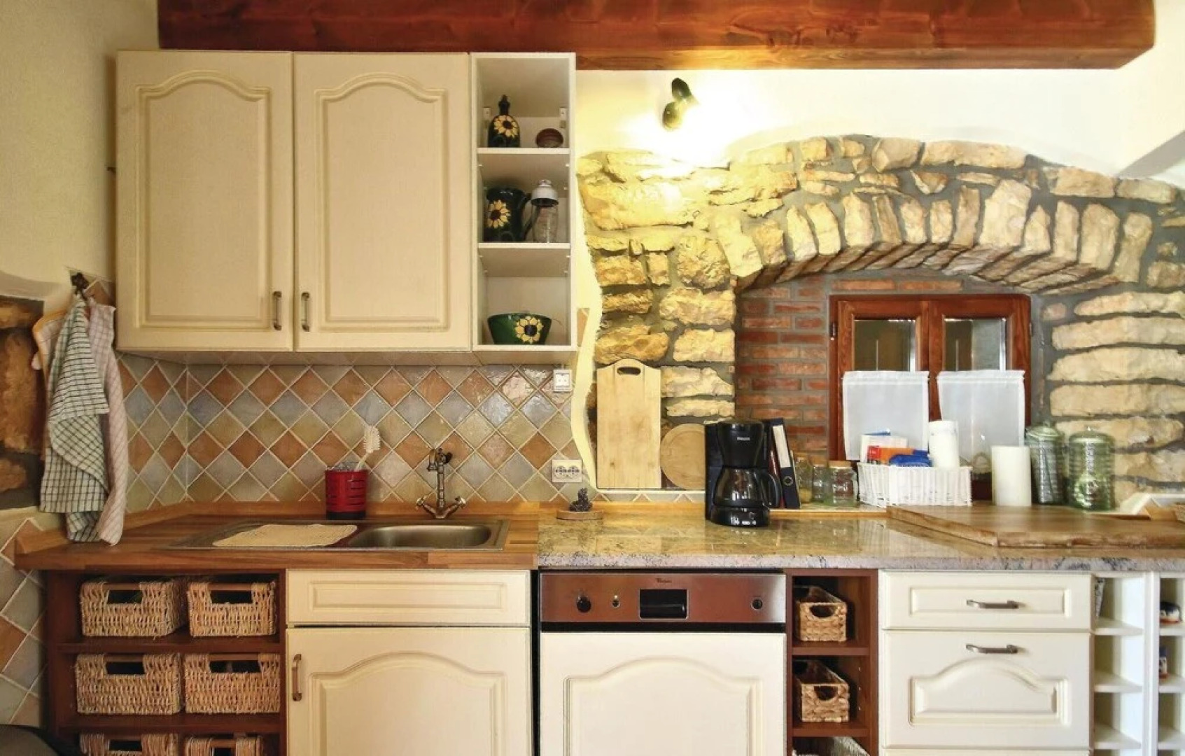 Amazing Home in Kastelir With 3 Bedrooms and Wifi