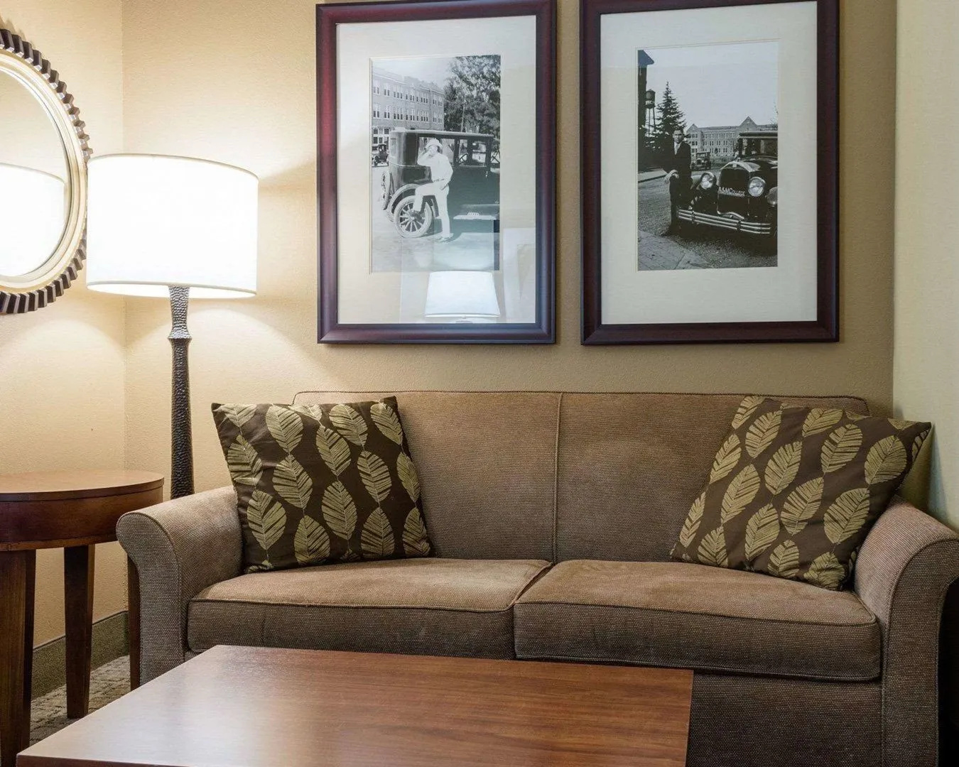 Russell Inn & Suites