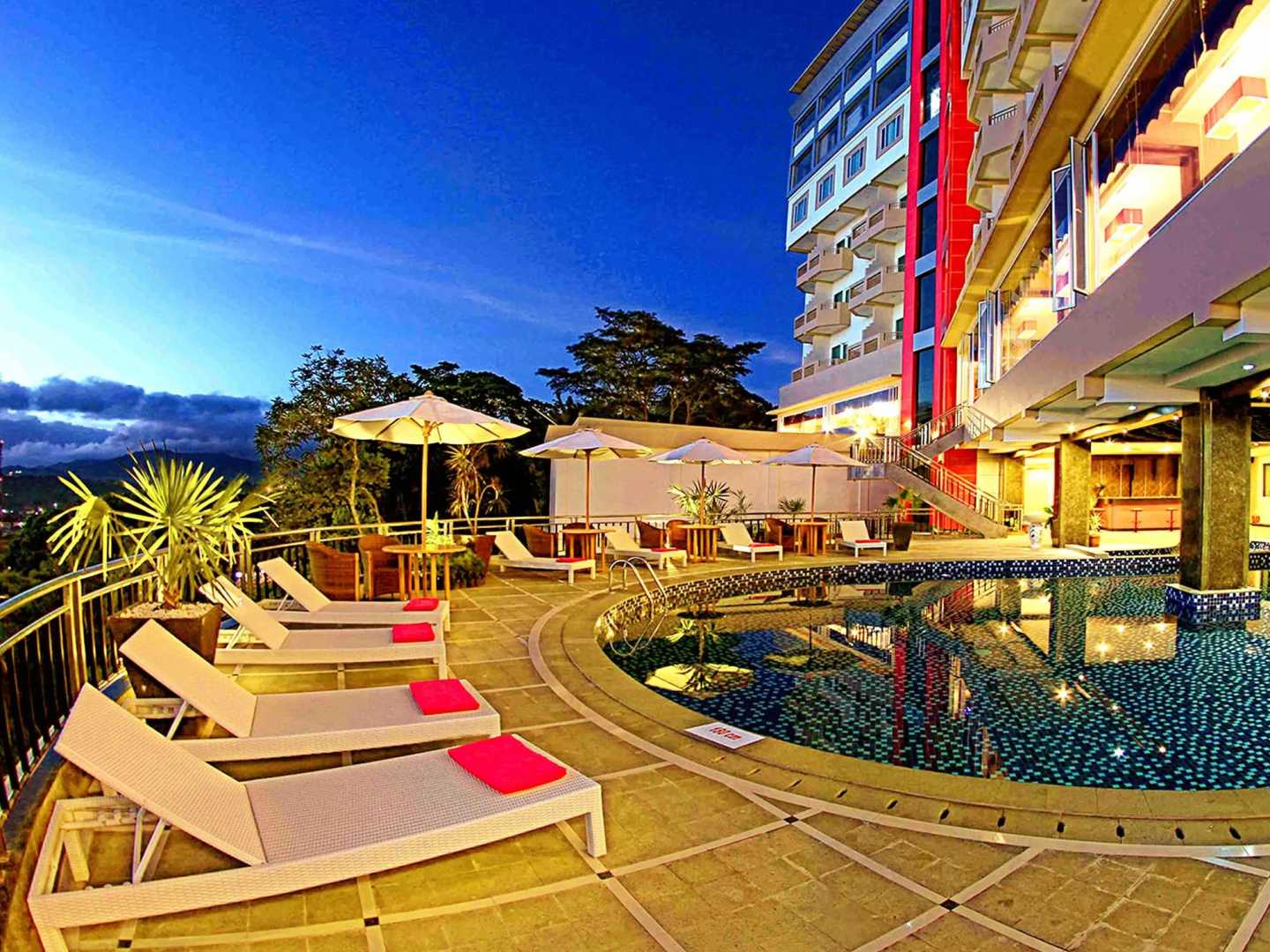 Grand Rocky Hotel