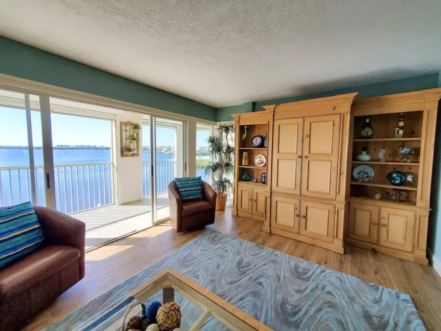 Alan's Hickory Bay West Condo