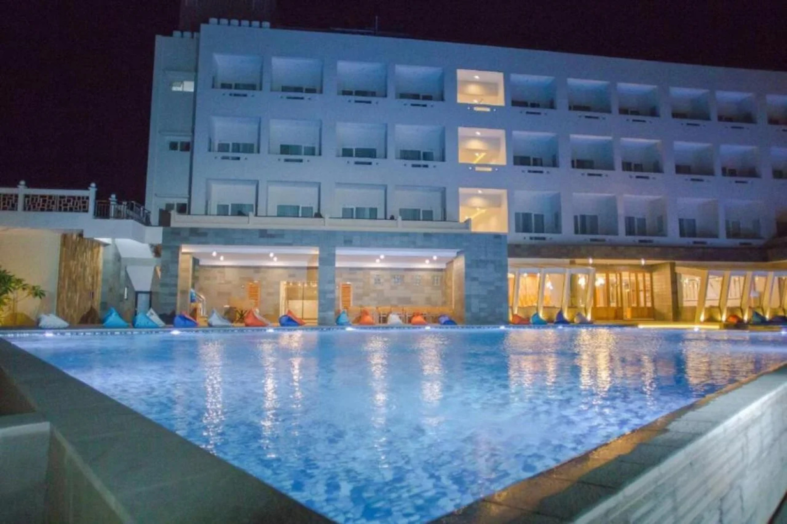 Pollos Hotel & Galerry Rembang