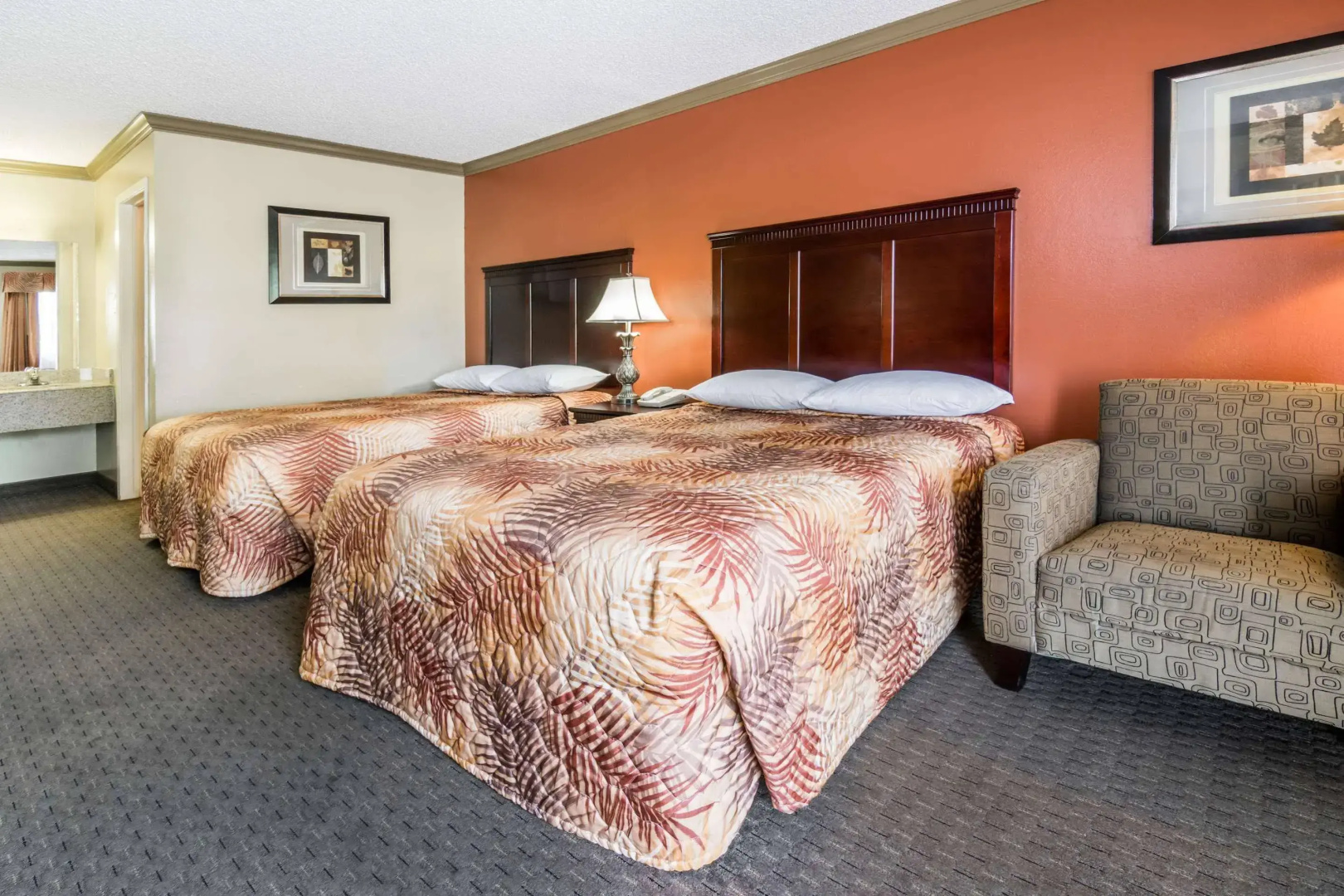 Hill Country Inn & Suites