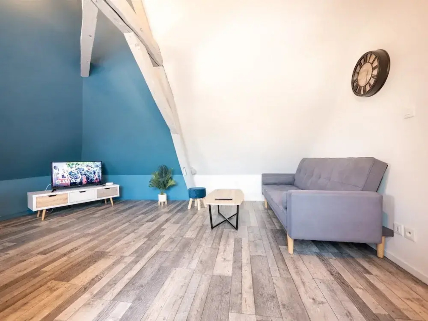 Chic Apartment Near City Center