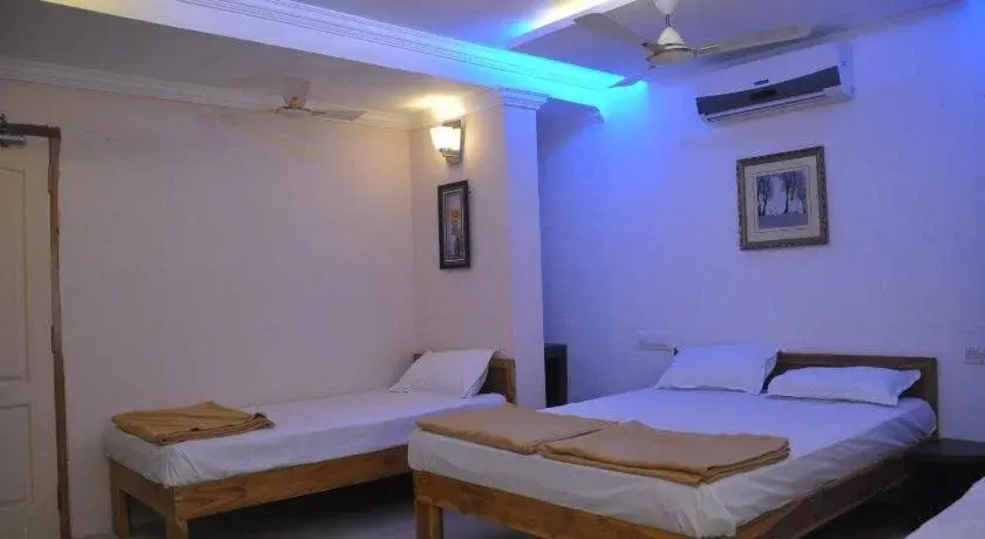 Vekaay's Residency