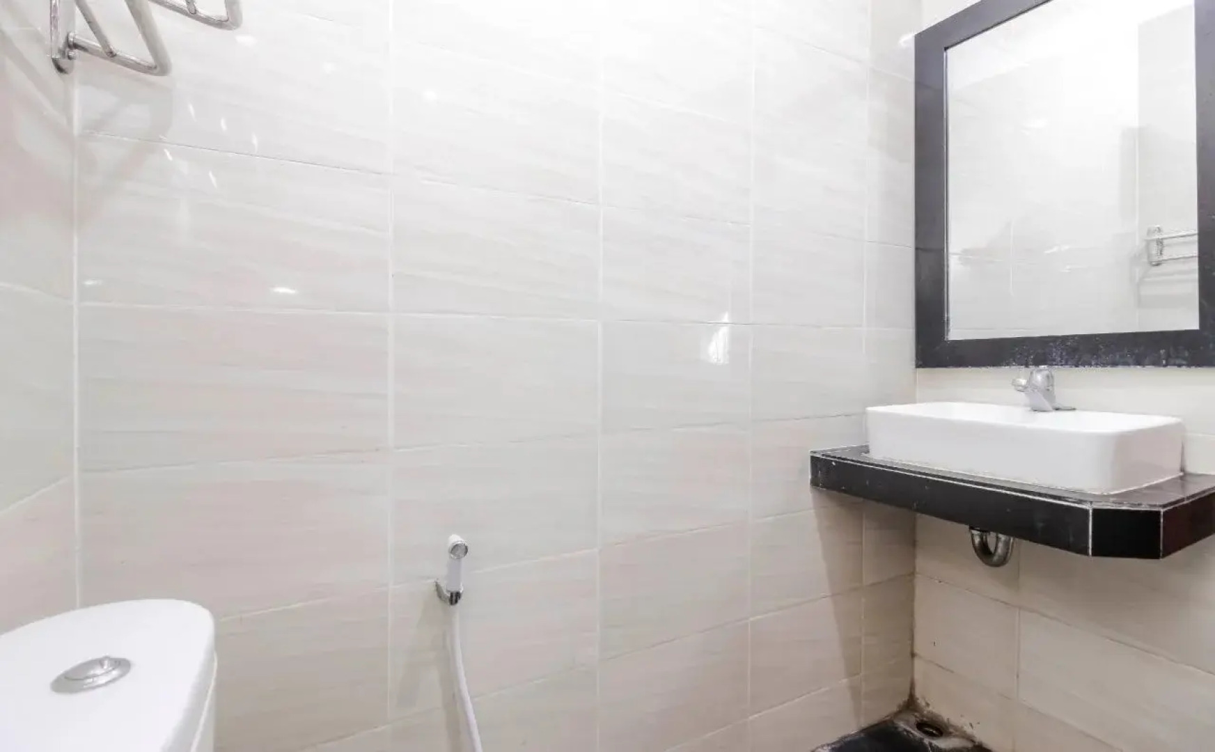 RedDoorz Near Pasar Pagi Cirebon