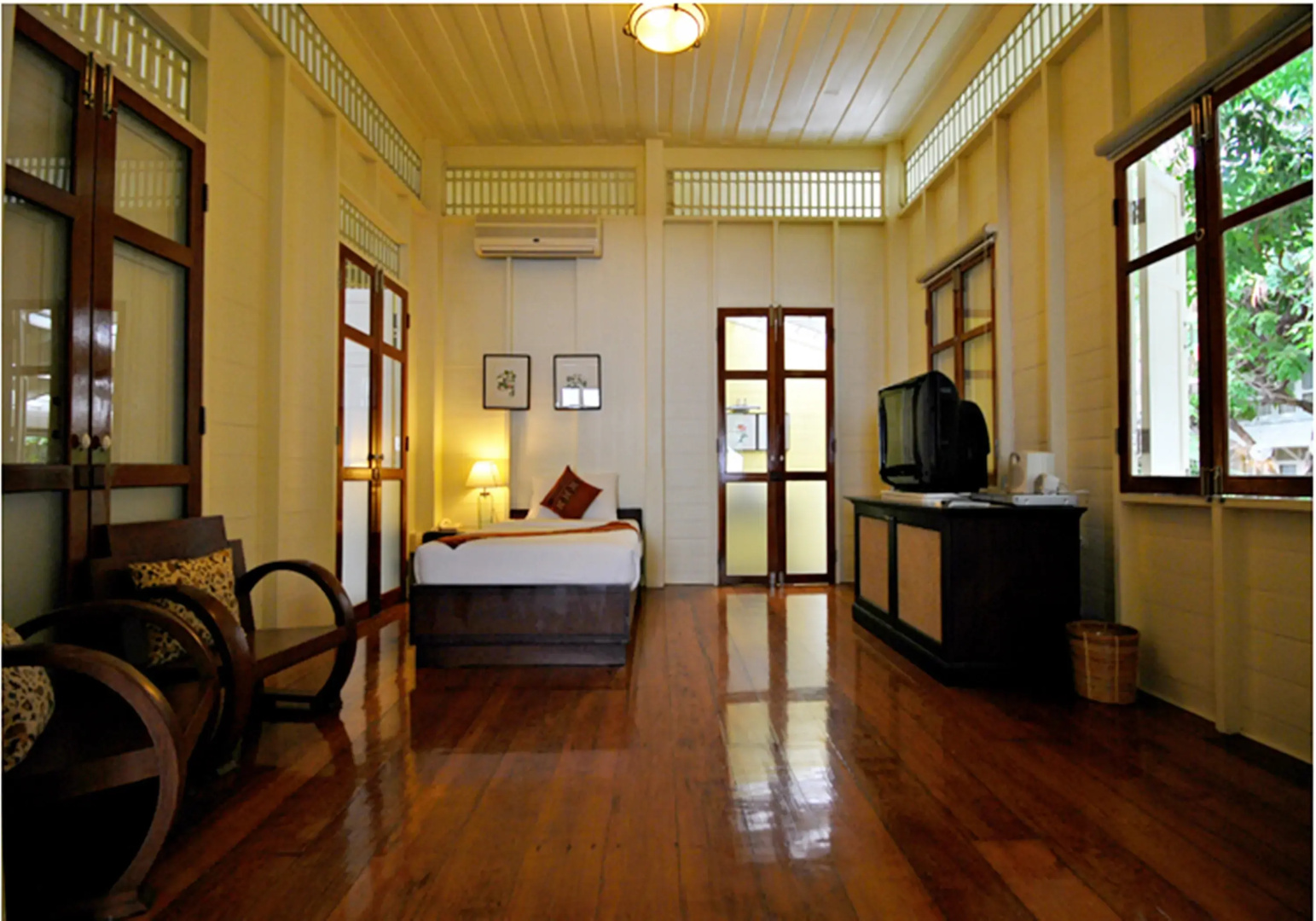 Baan Bayan Beachfront Hotel