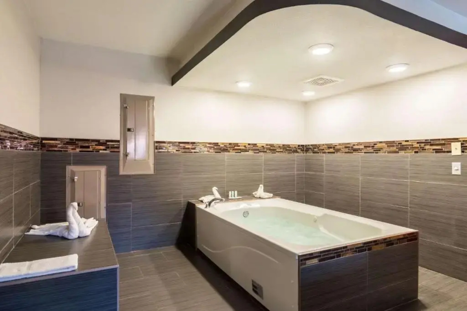 Clarion Inn & Suites Russellville I-40