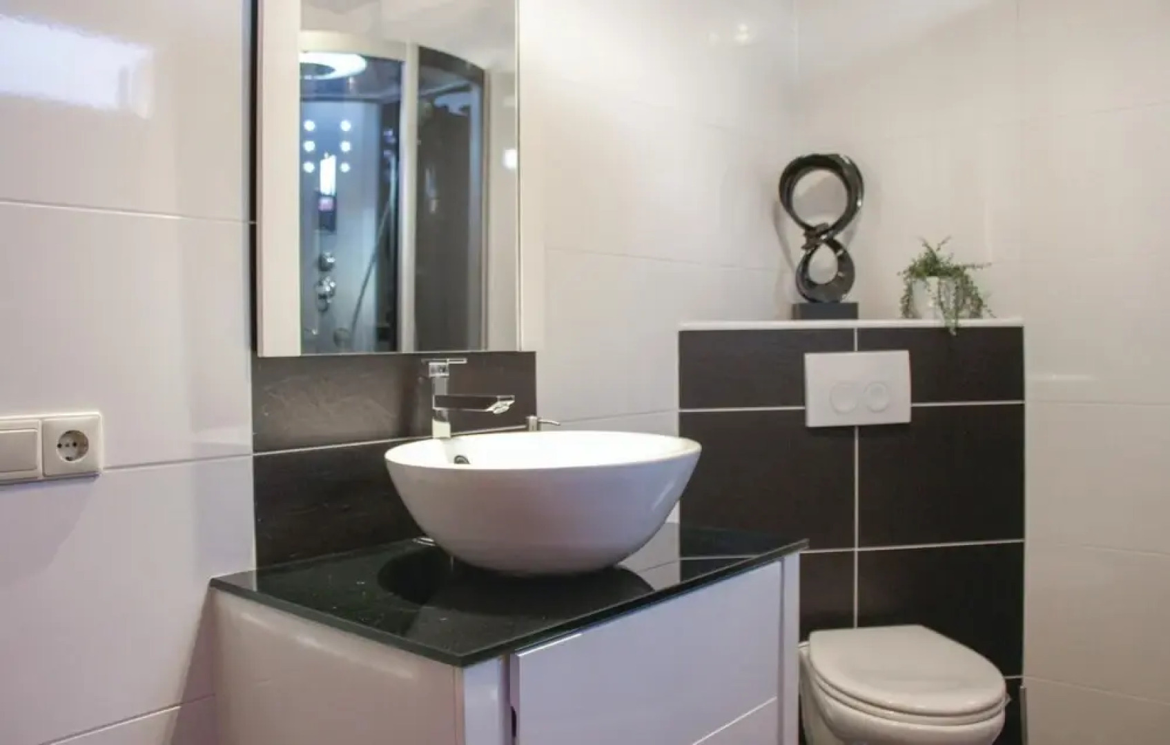 Beautiful Home in Vlagtwedde With 4 Bedrooms, Wifi and Indoor Swimming Pool