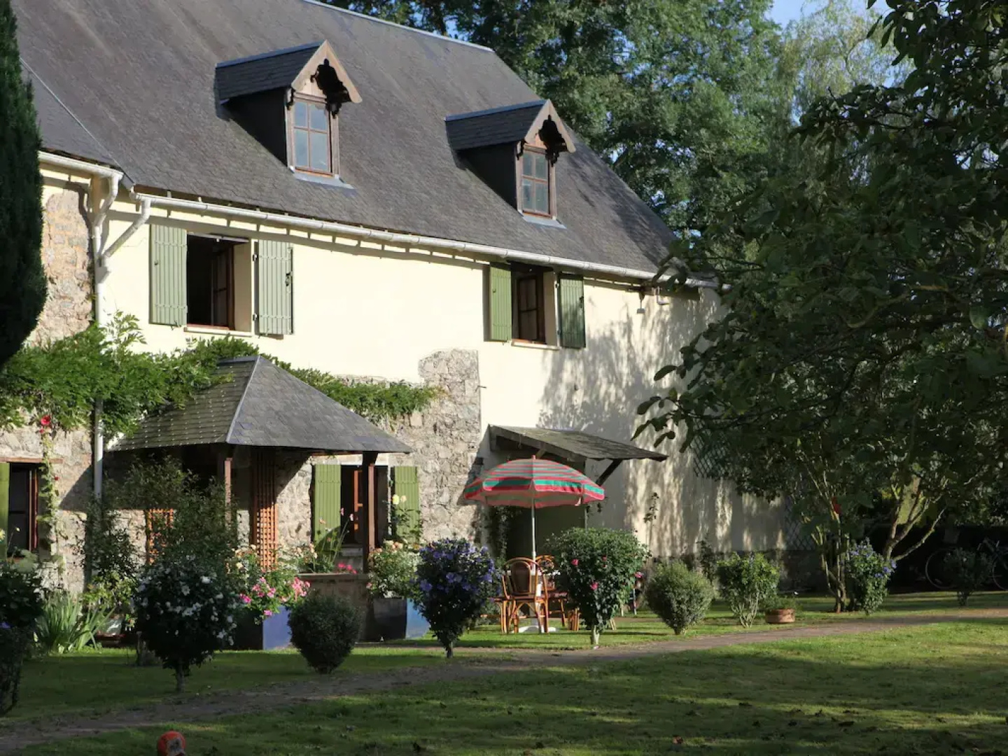 Typical Norman Farmhouse With Free Wifi, a Short Drive From the Coast