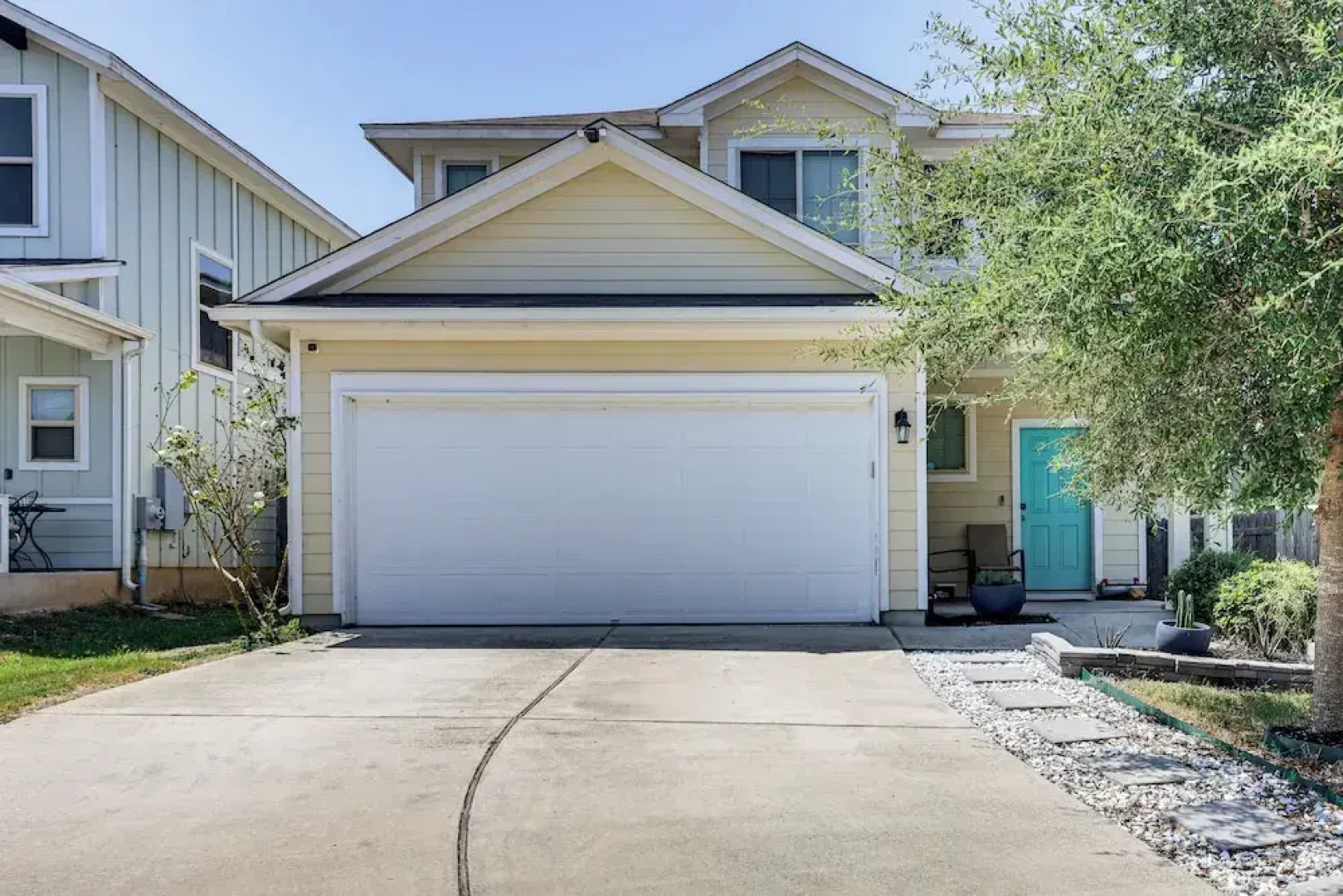 Family Home w/ Pool Access: 5 Mi to Downtown Buda!