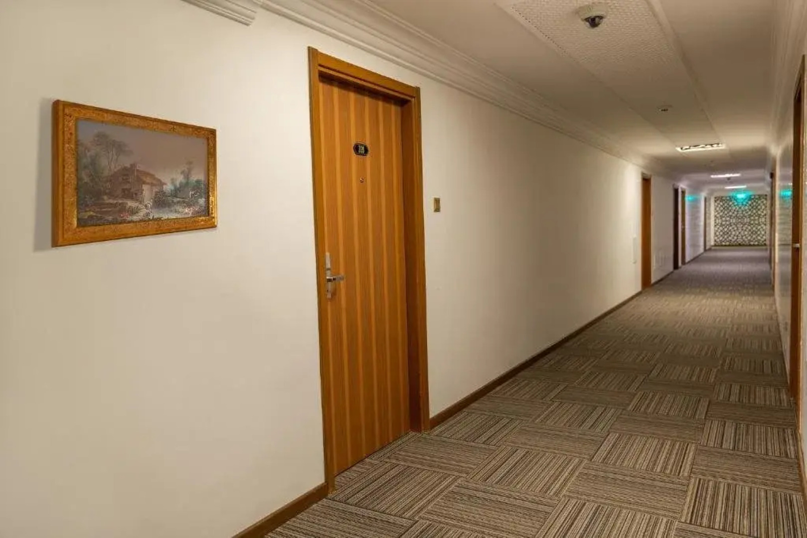 Отель Hamdan Plaza