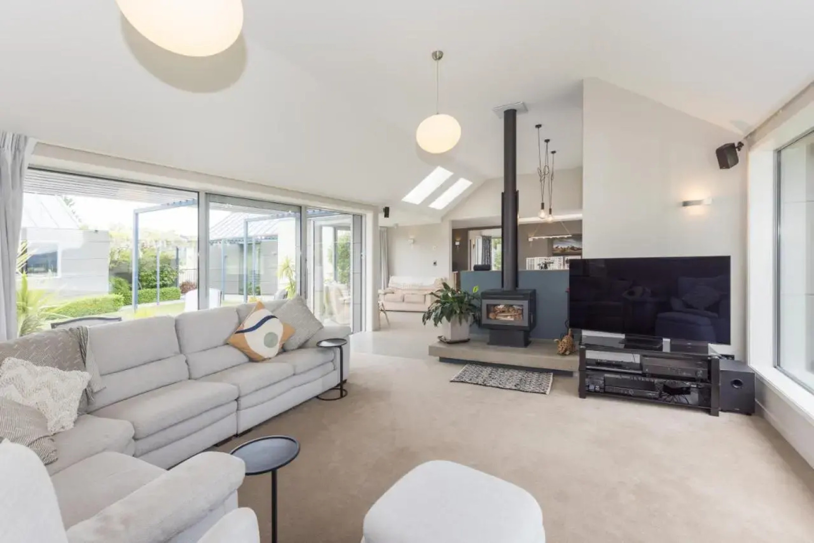 The Lakehouse - Cromwell Holiday Home