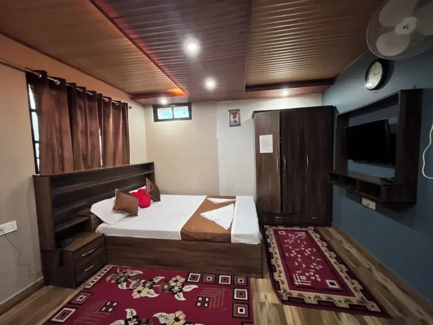 Traditional Hotel And Restaurant