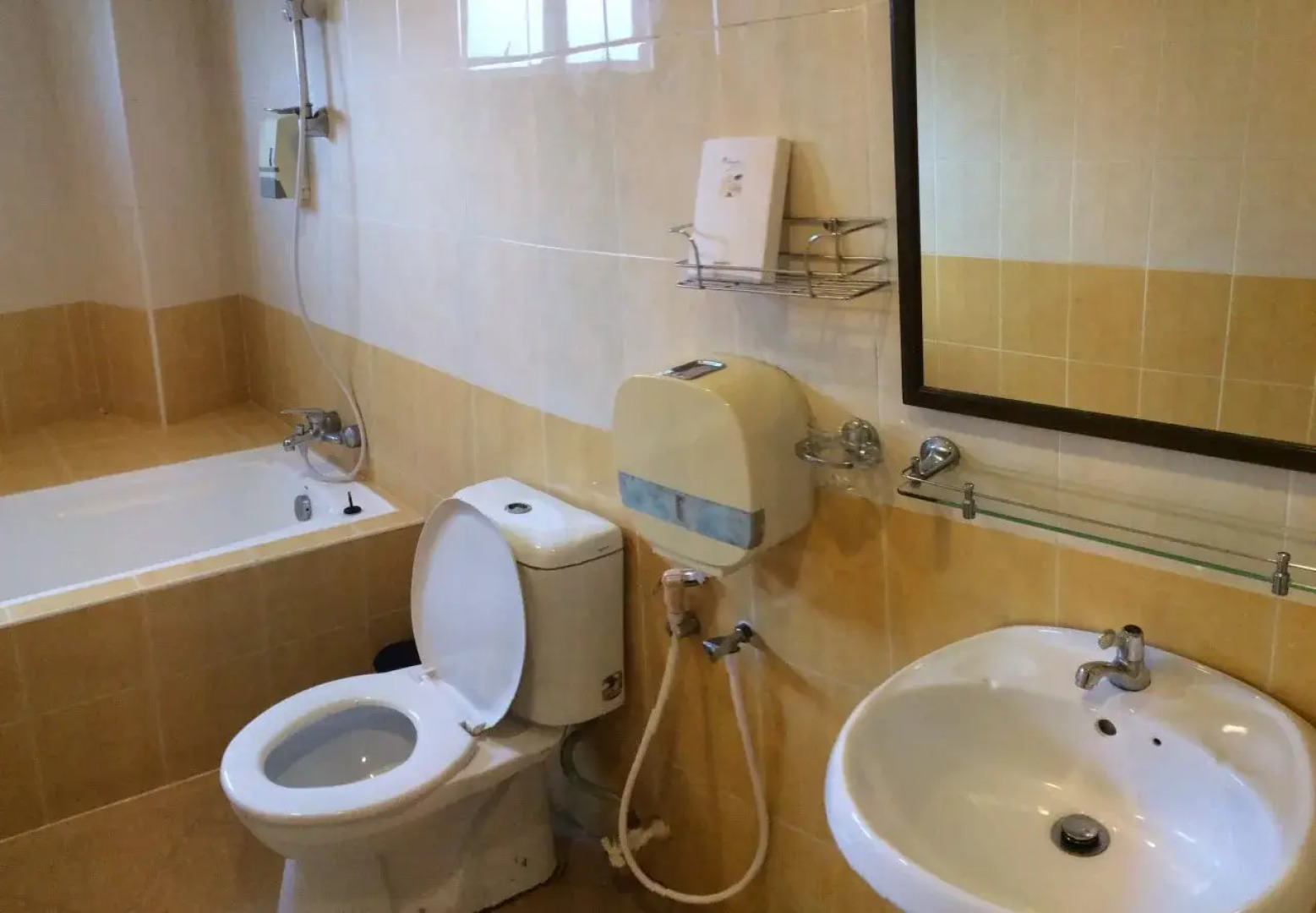 Grand Far East Hotel