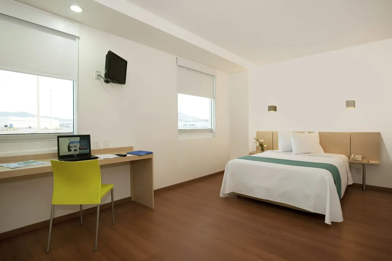 One Saltillo Derramadero