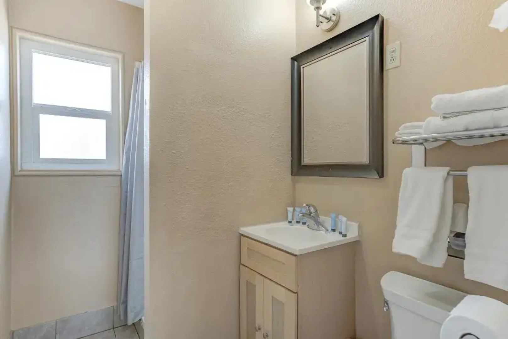 Shasta Pines Motel & Suites