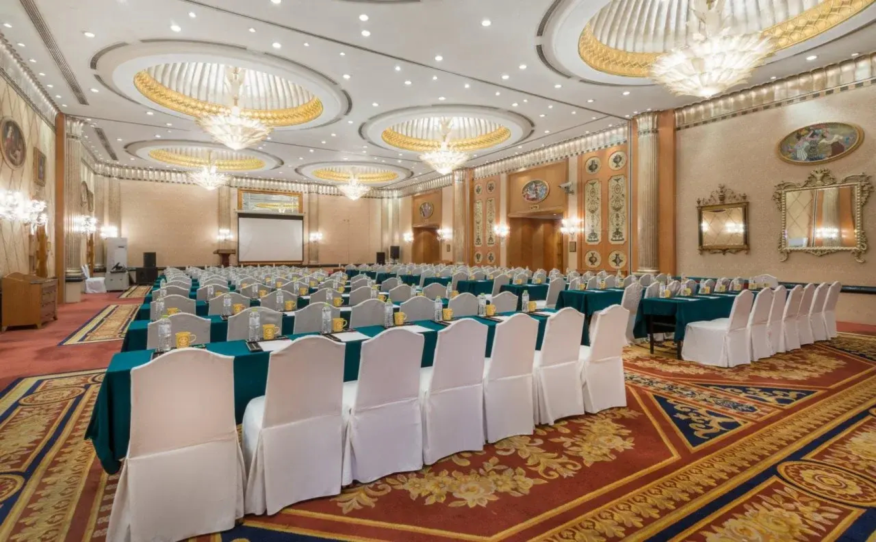 Crowne Plaza Hotel Qingdao by IHG