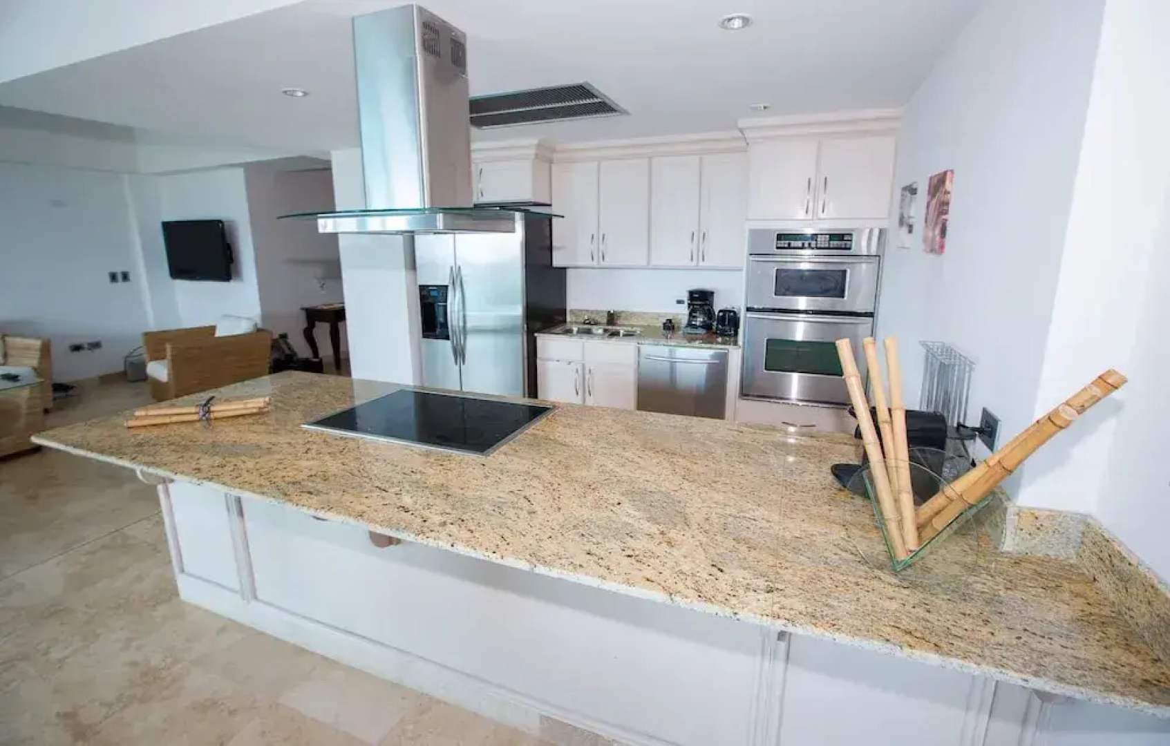 *The CLIFF_ BEACHFRONT and LUXURY MODERN UNIT* C2