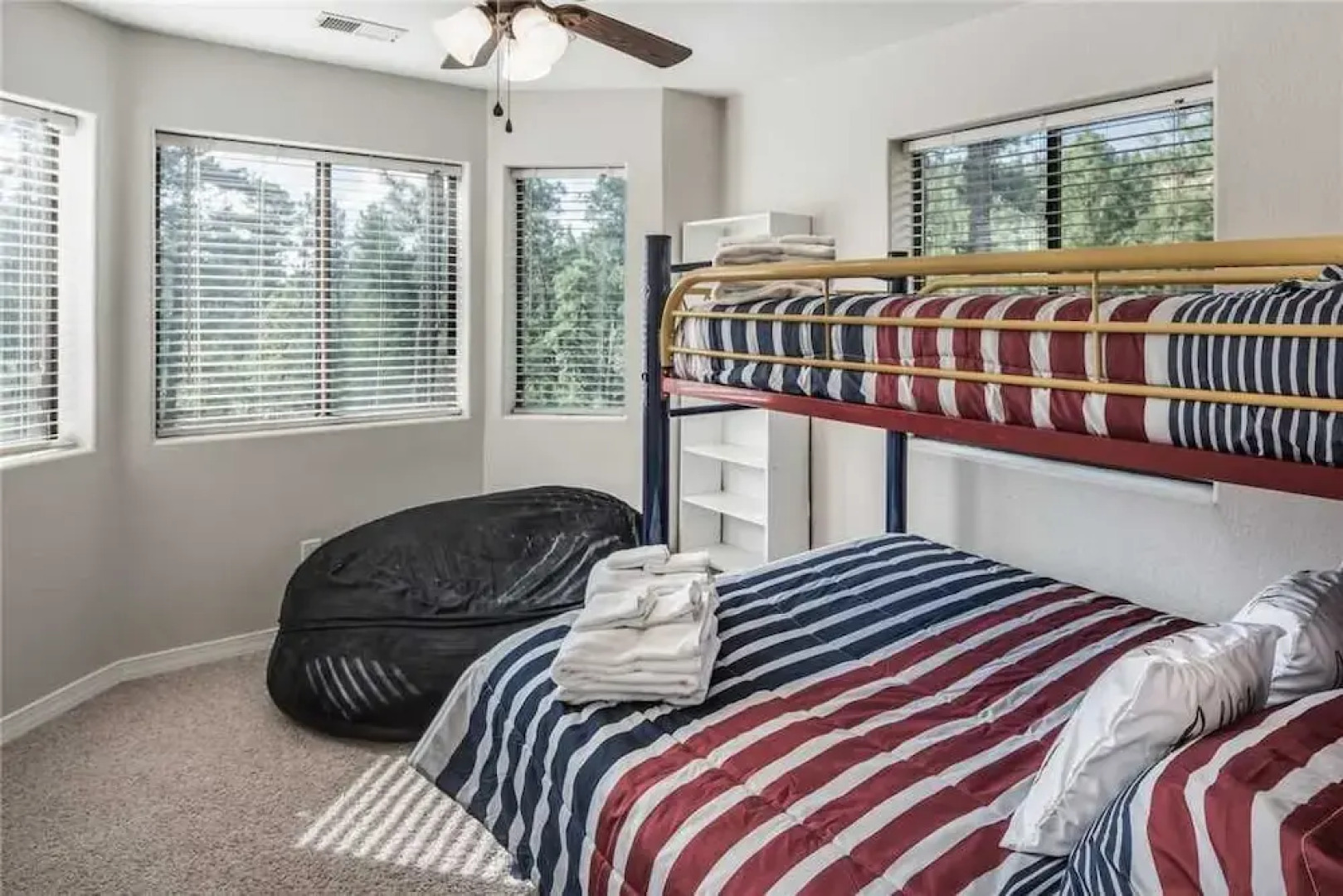 A River Runs Through It - Three Bedroom Cabin with Hot Tub