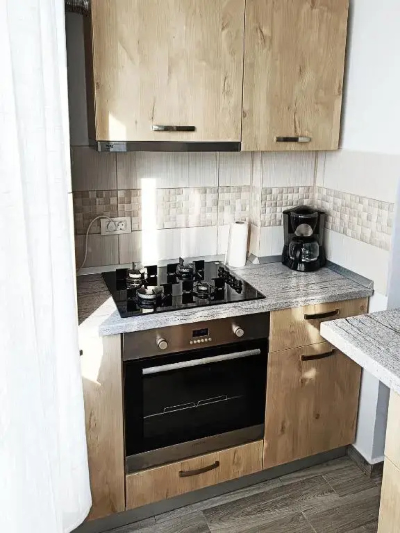 Quiet / Bright Studio/ Available Monthly