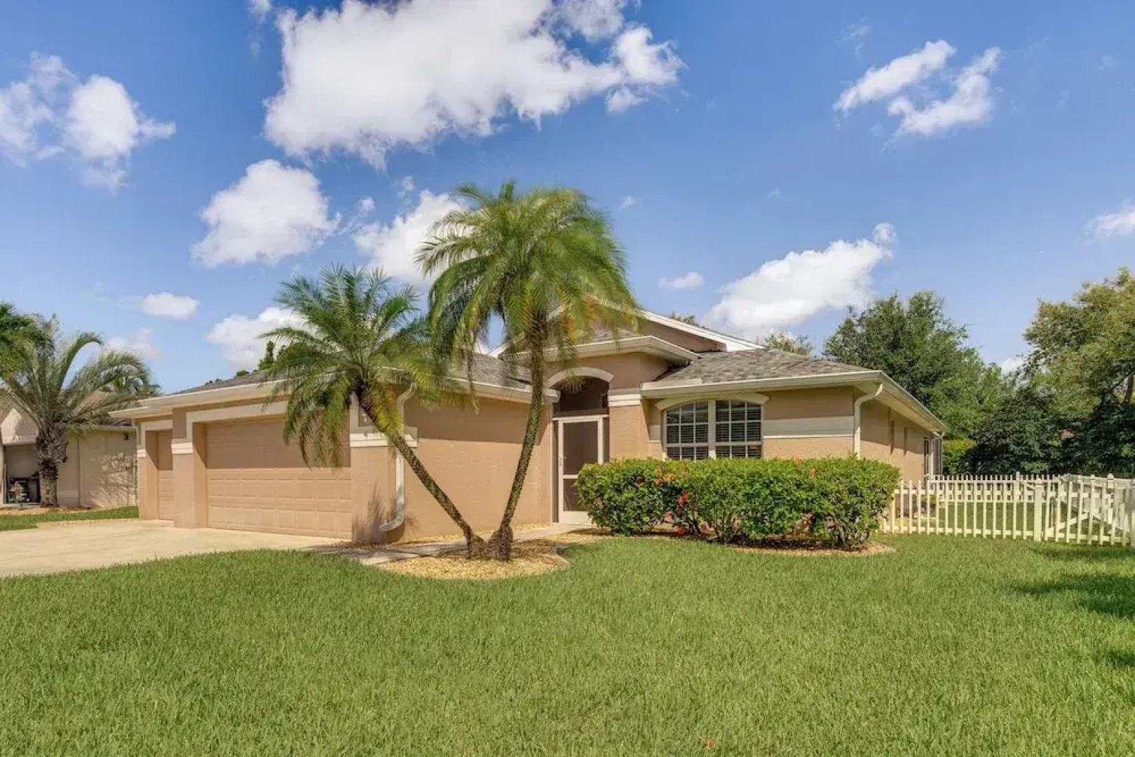 4 Mi to Beaches: Fort Myers Escape w/ Patio