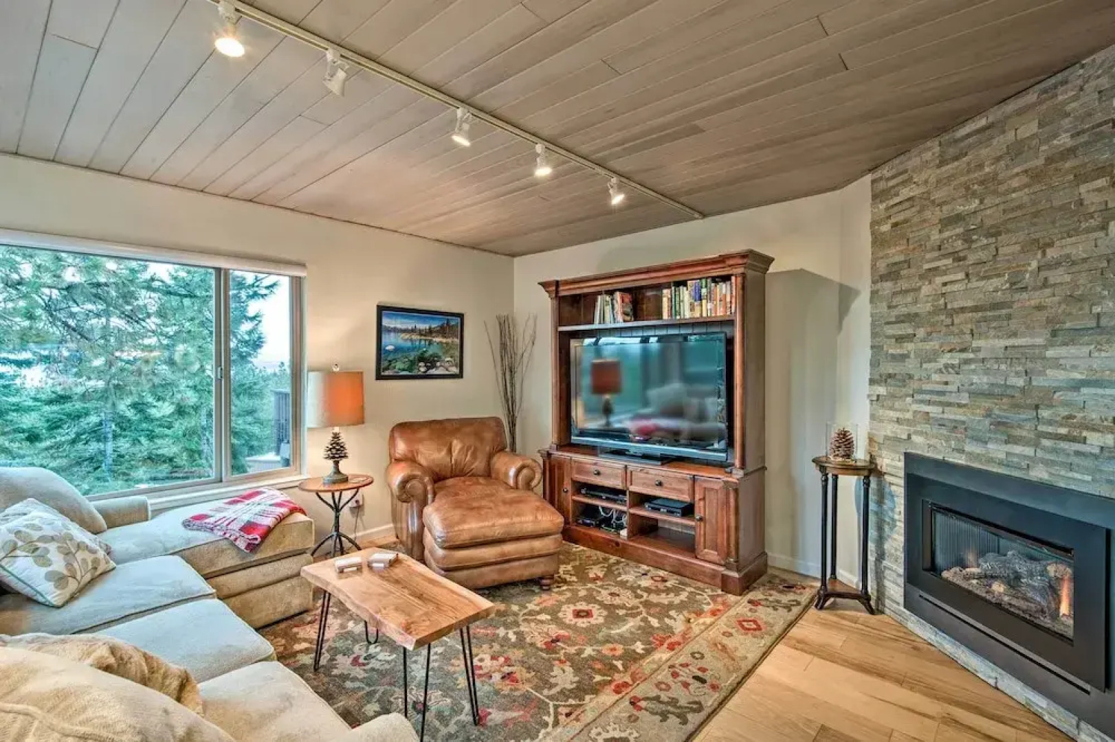 2 Mi to Heavenly Mountain: Tahoe Retreat w/ Views