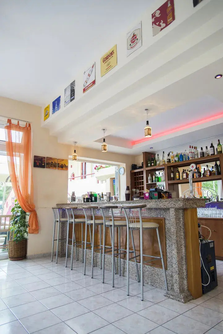 Erato Studios & Apartments