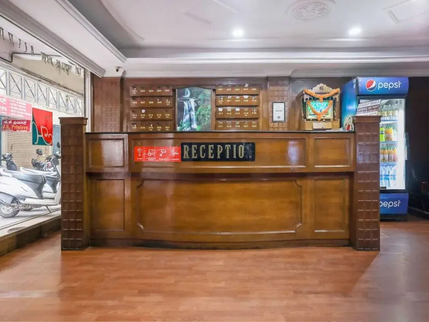 OYO 23083 Hotel Hindustan Deluxe