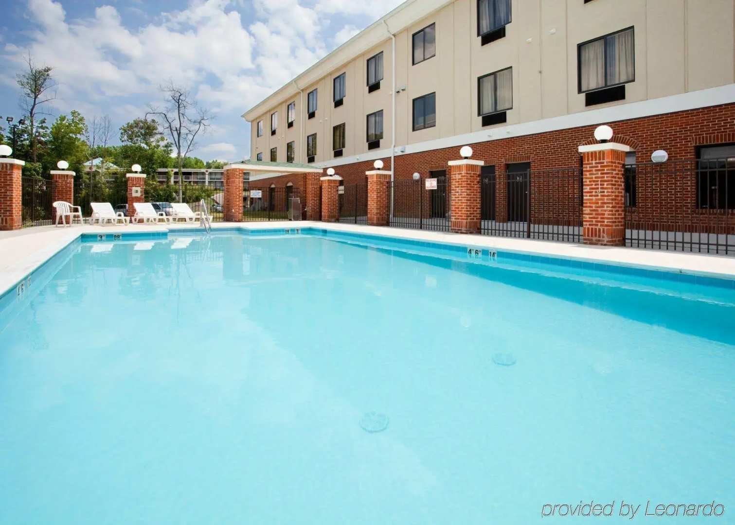 Holiday Inn Express Hotel & Suites Greensboro - East by IHG