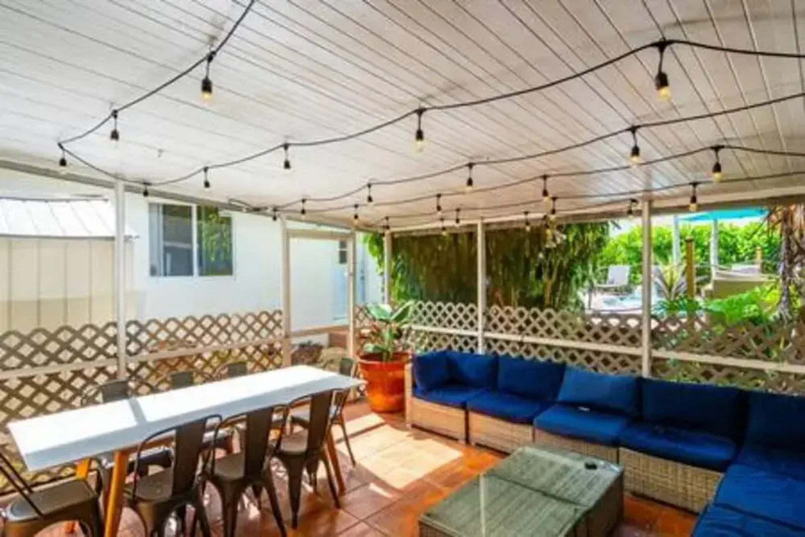 427 NE 107th Studio 6BR 3BA 7 Beds Pool Parking 2 Kitchen