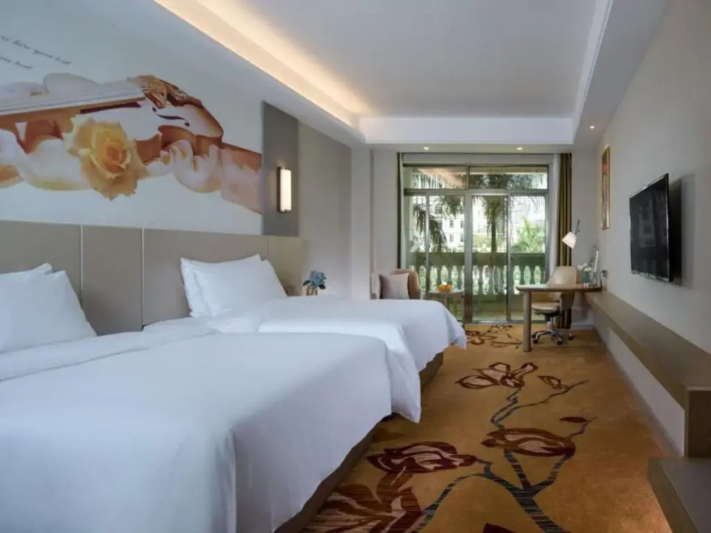 Vienna International Hotel (Haikou Old Town High-speed Railway Station)