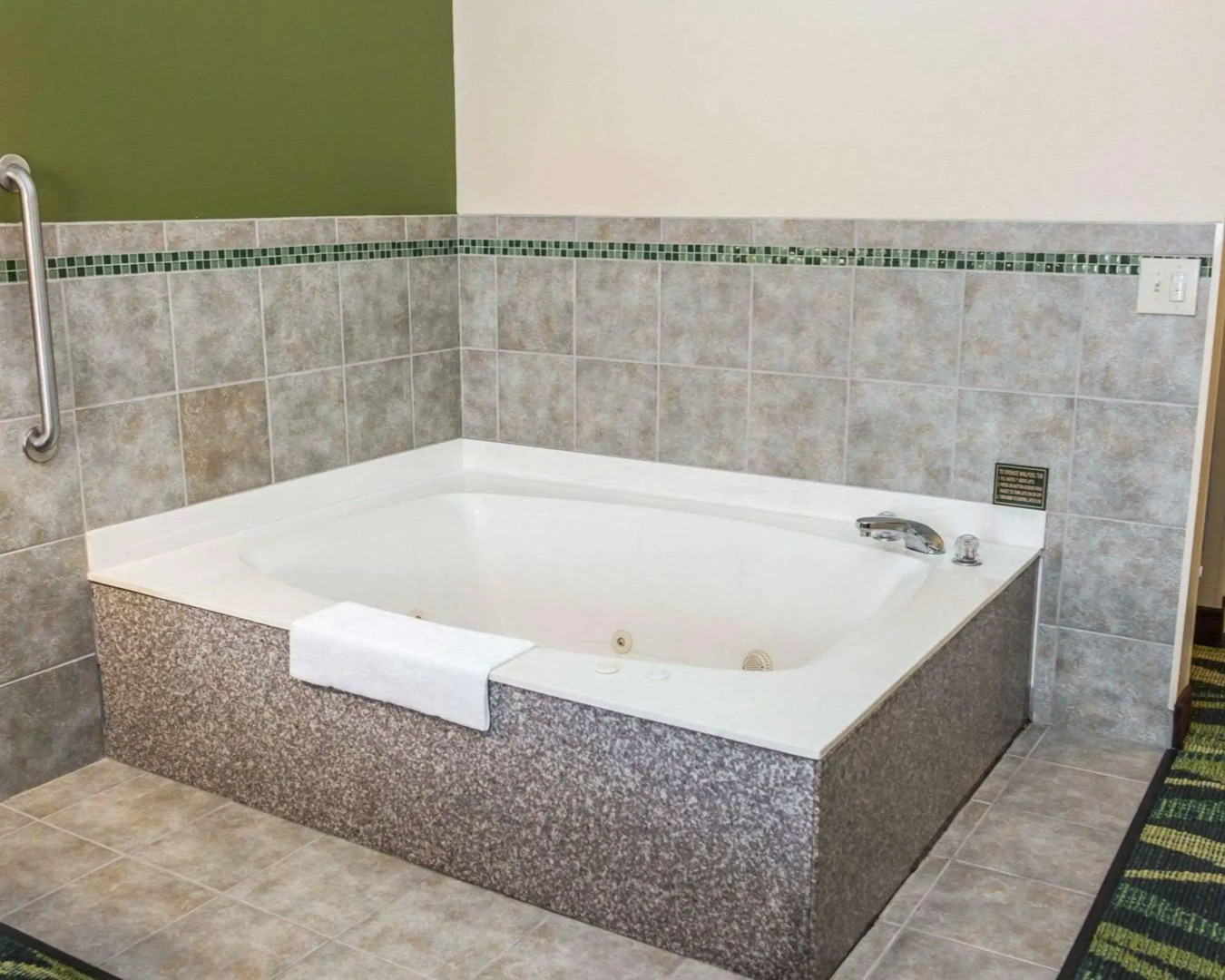 Quality Inn & Suites South Bend Airport