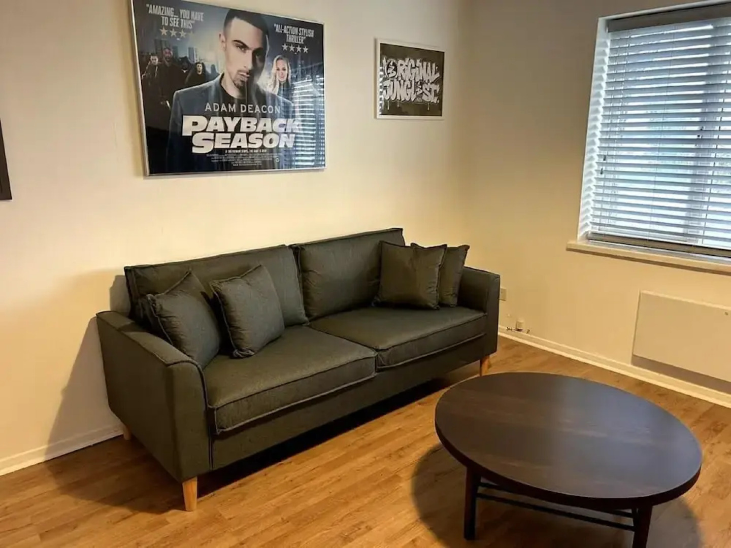 Essex 2 Bed Flat Near Station With Free Parking