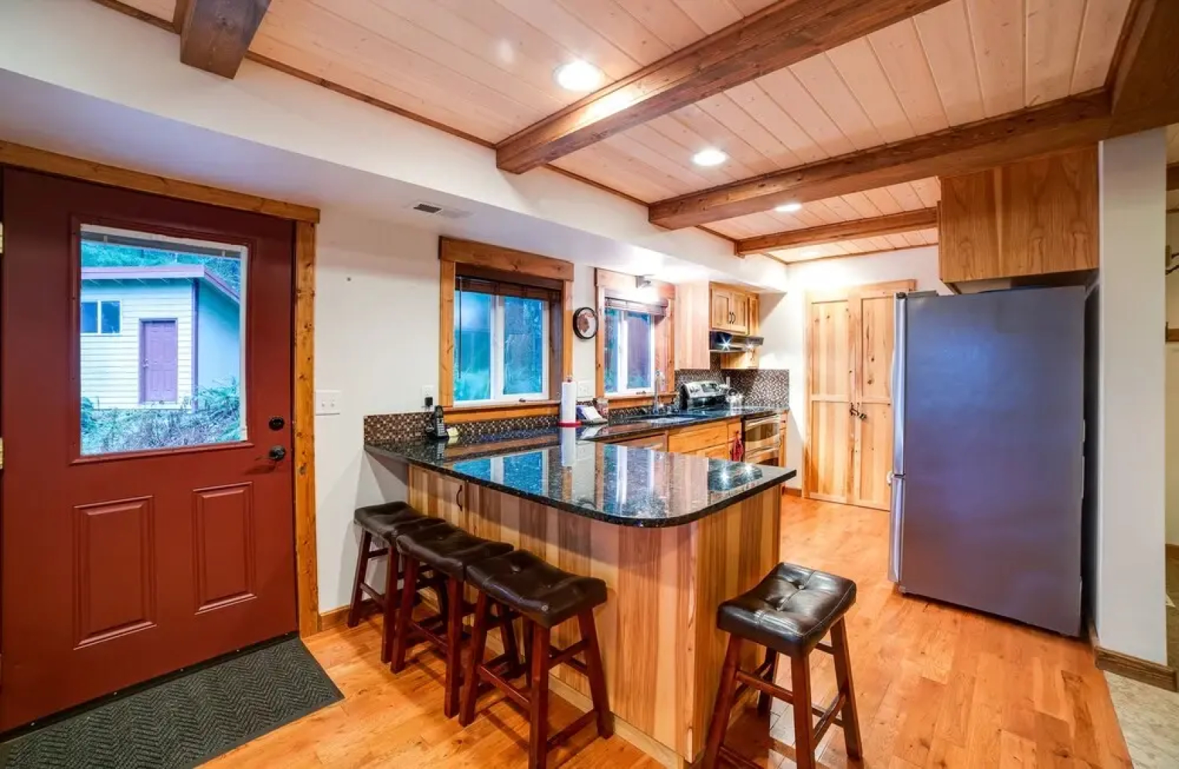 Mt. Baker Lodging Cabin 50 - Hot Tub, WiFi, Sleeps 8! by MBL
