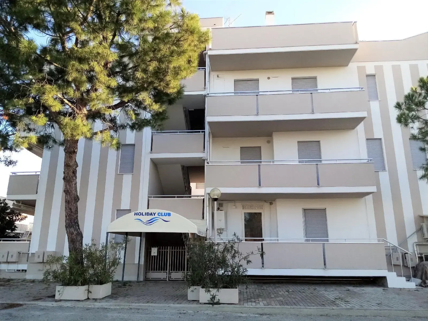 Alba Holiday Hotel & Residence