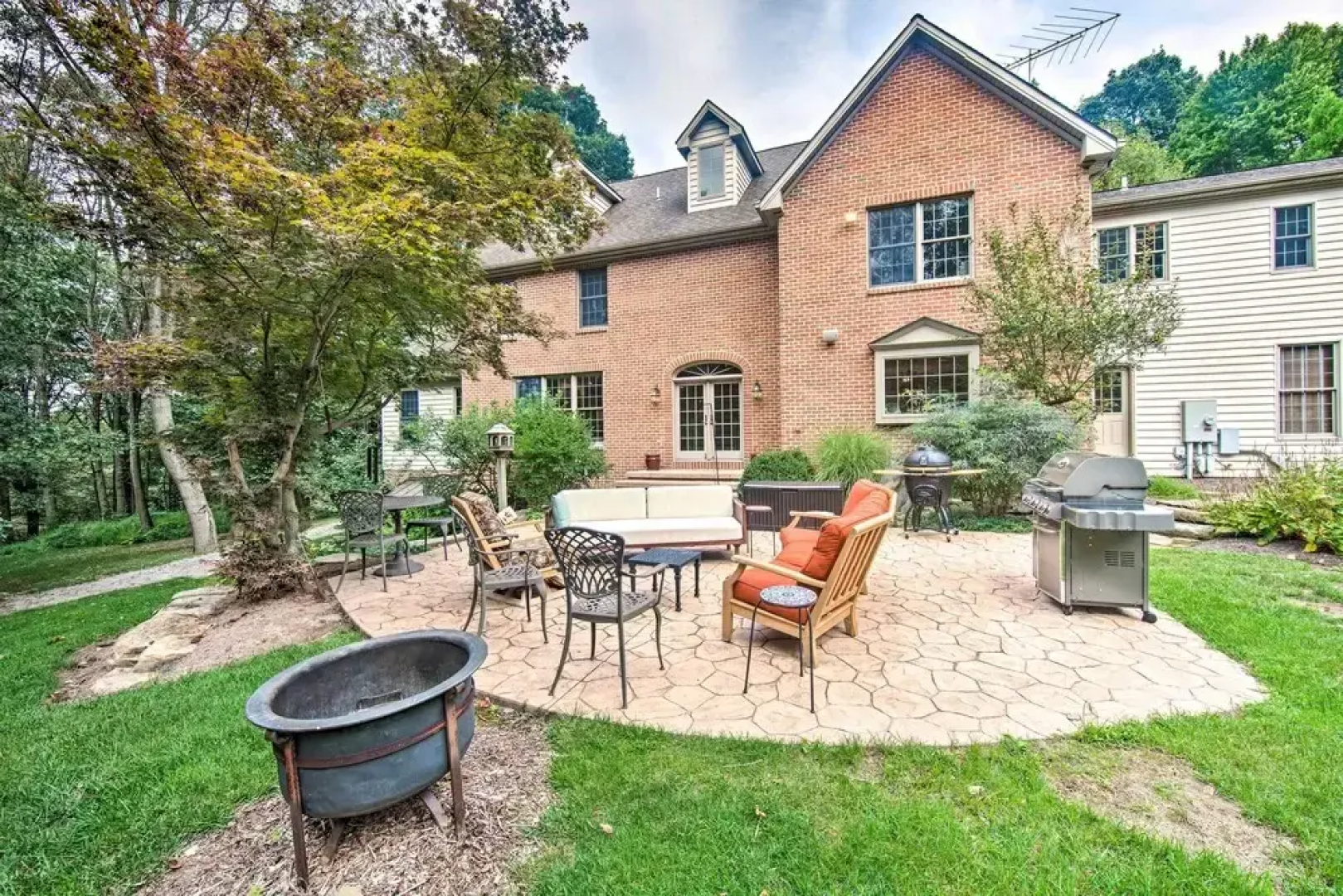 Extravagant Atglen Manor w/ Private 60-acre Land!