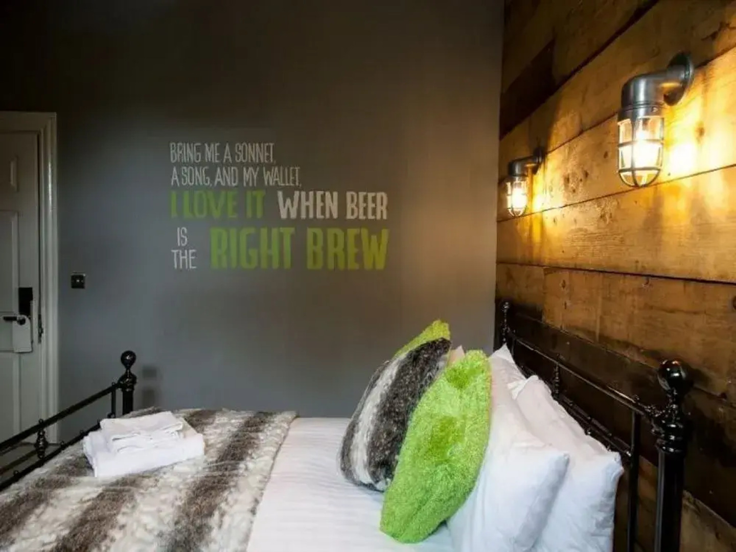 The Three Horse Shoes