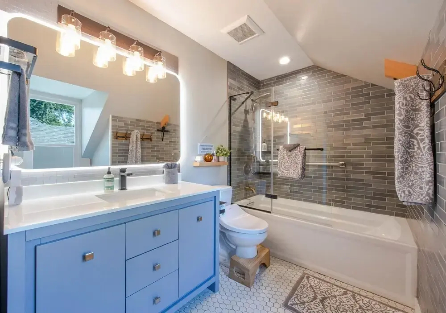 Ava's Castle 2 Bedroom Home by Redawning