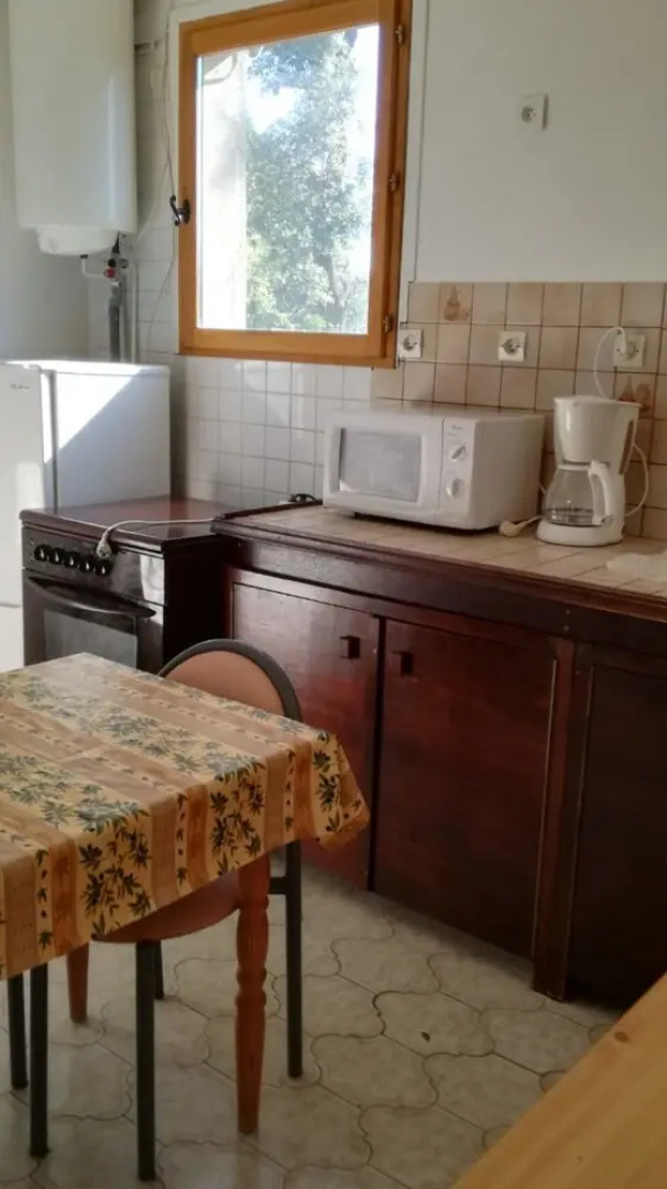 Apartment With one Bedroom in Saint-laurent-des-arbres, With Enclosed