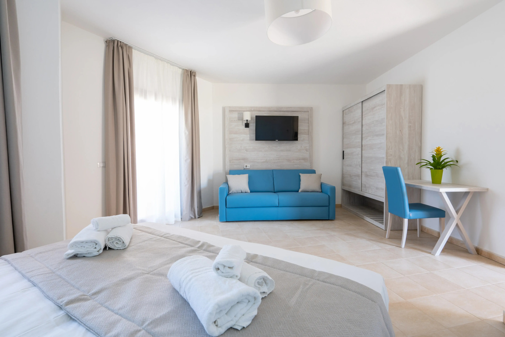 Отель Red Sun Village