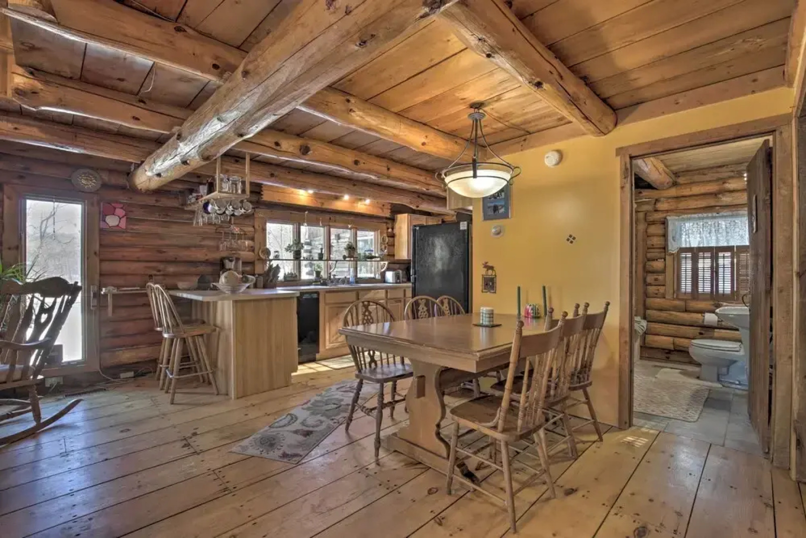 Cabin: Private Hot Tub, Walk to Pats Peak Ski Area