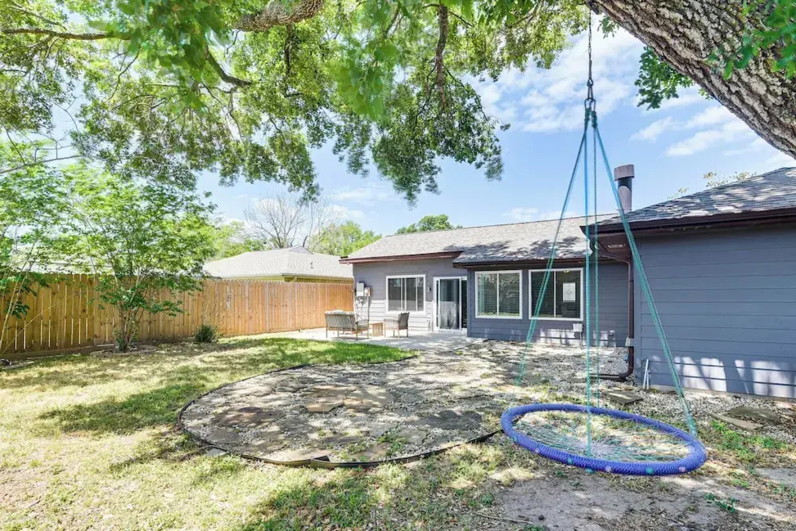 Patio, Fire Pit & Yard: Family Home in Pearland