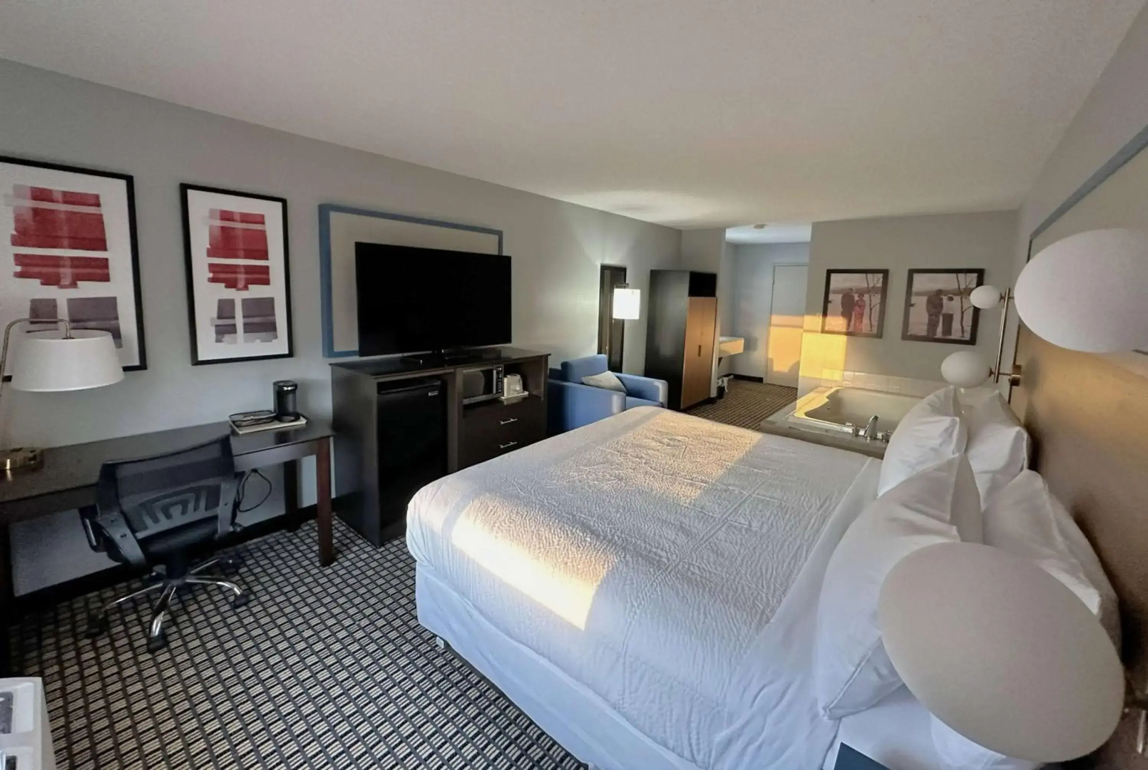 AmericInn by Wyndham Reedsburg