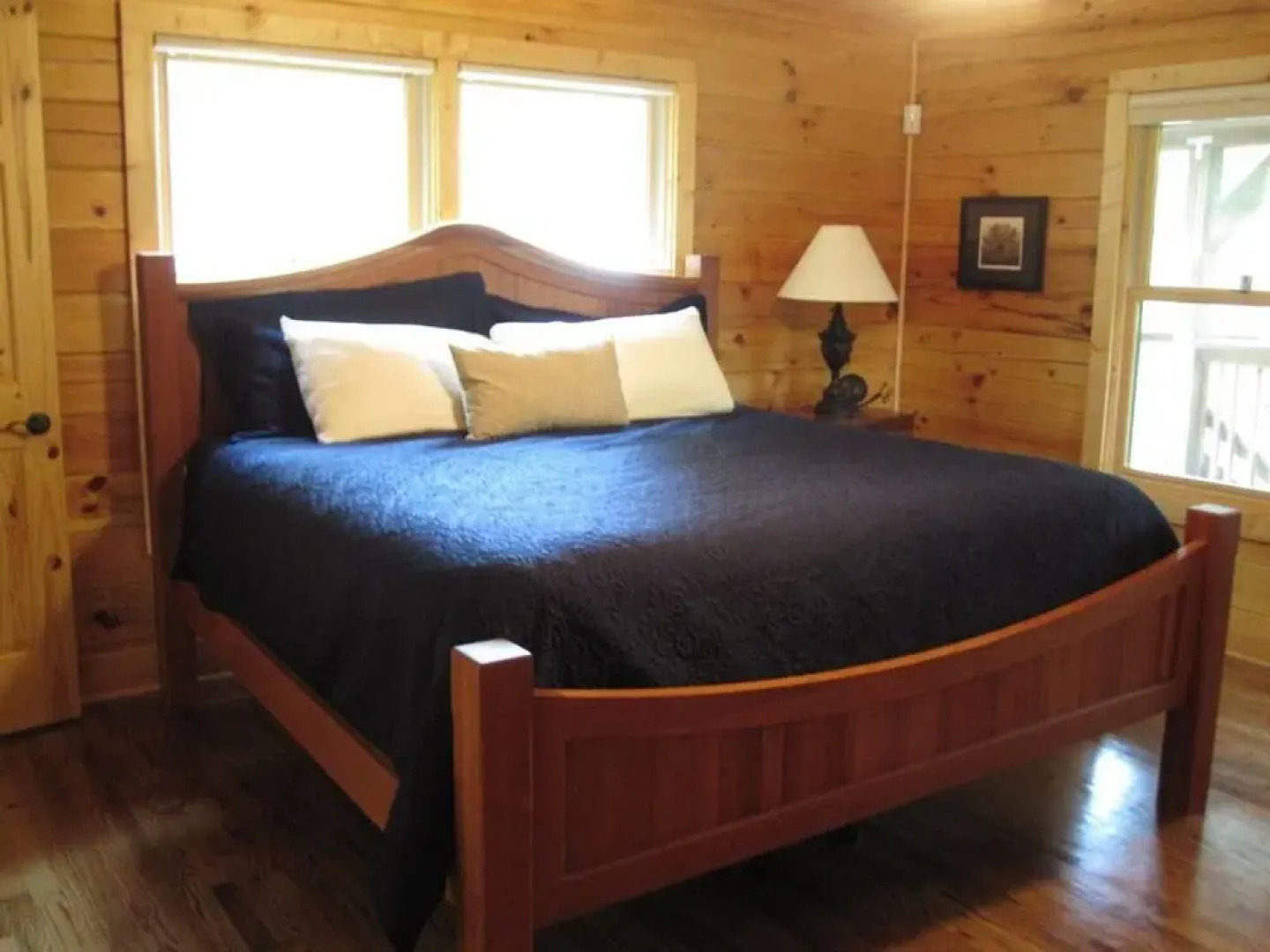 Whipkins Cove Beautiful 3 Bd Lakefront Getaway