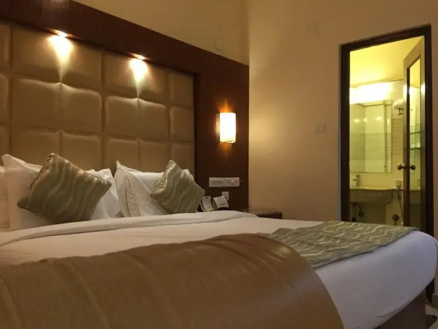 Velan Hotel Greenfields